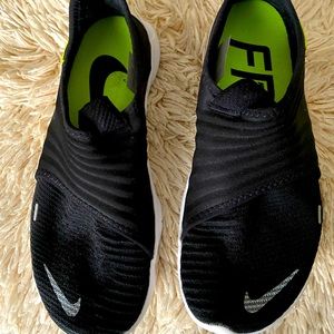 Nike woman’s lightweight sneaker